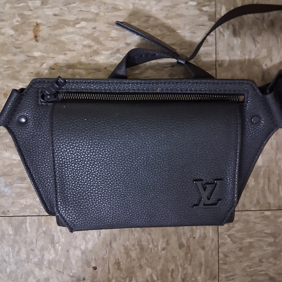 Louis Vuitton Takeoff Sling Belt Bag Monogram Leather Black - Picture 1 of 6